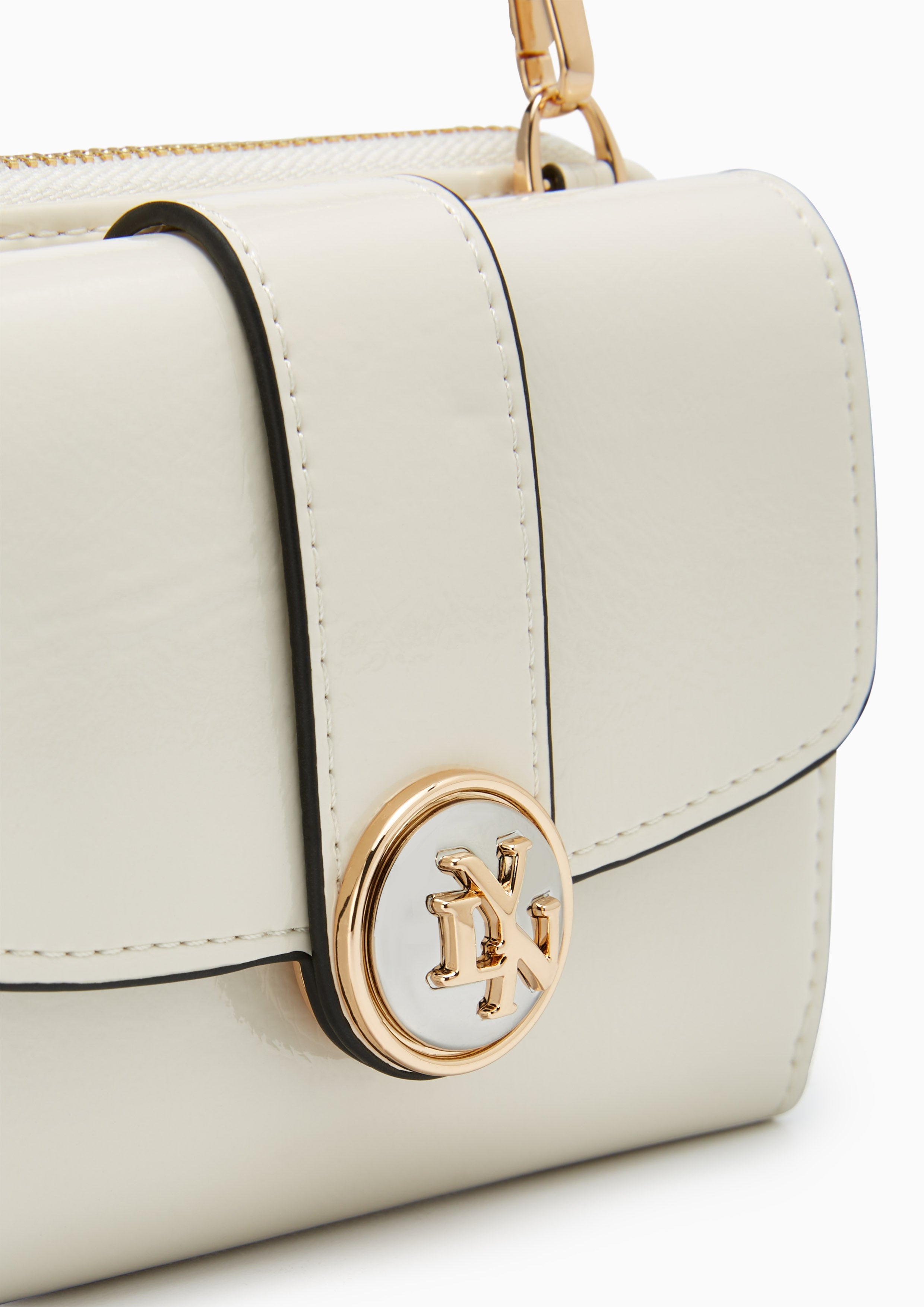 Venus Short Wallet On Chain - Ivory