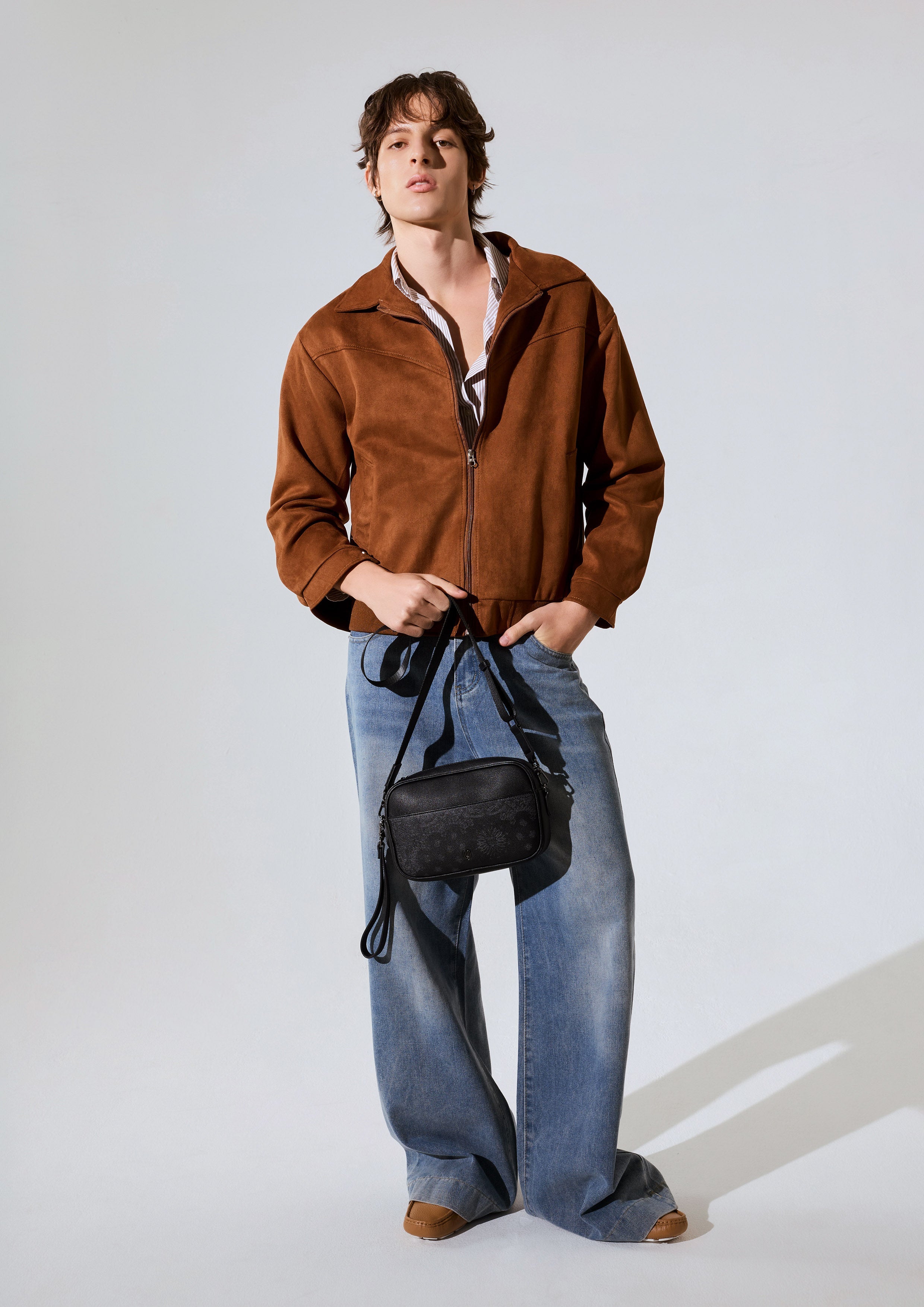 Woody Infinite Cross M Crossbody Bag - Black