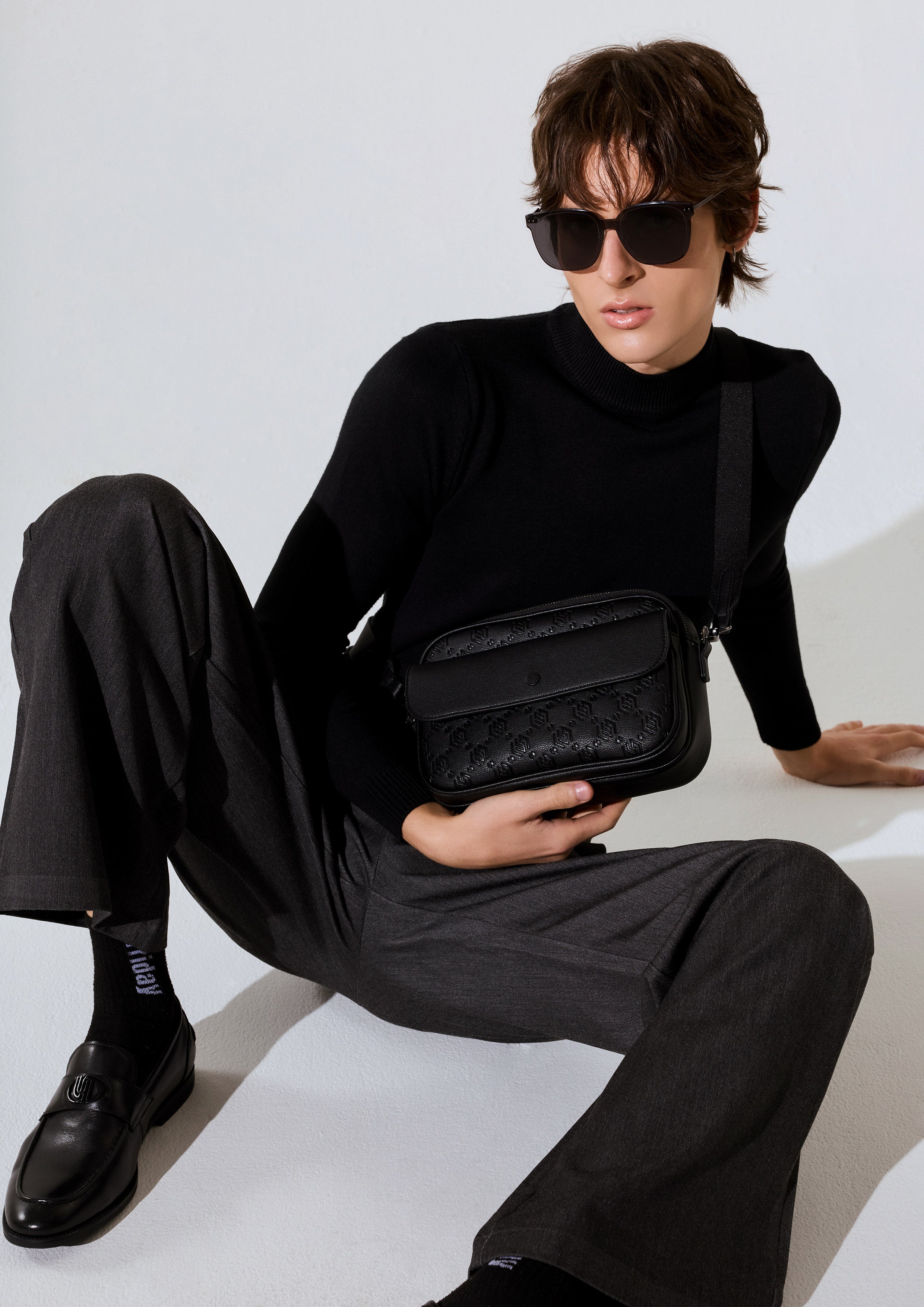 Zoll Infinite Crossbody Bag - Black