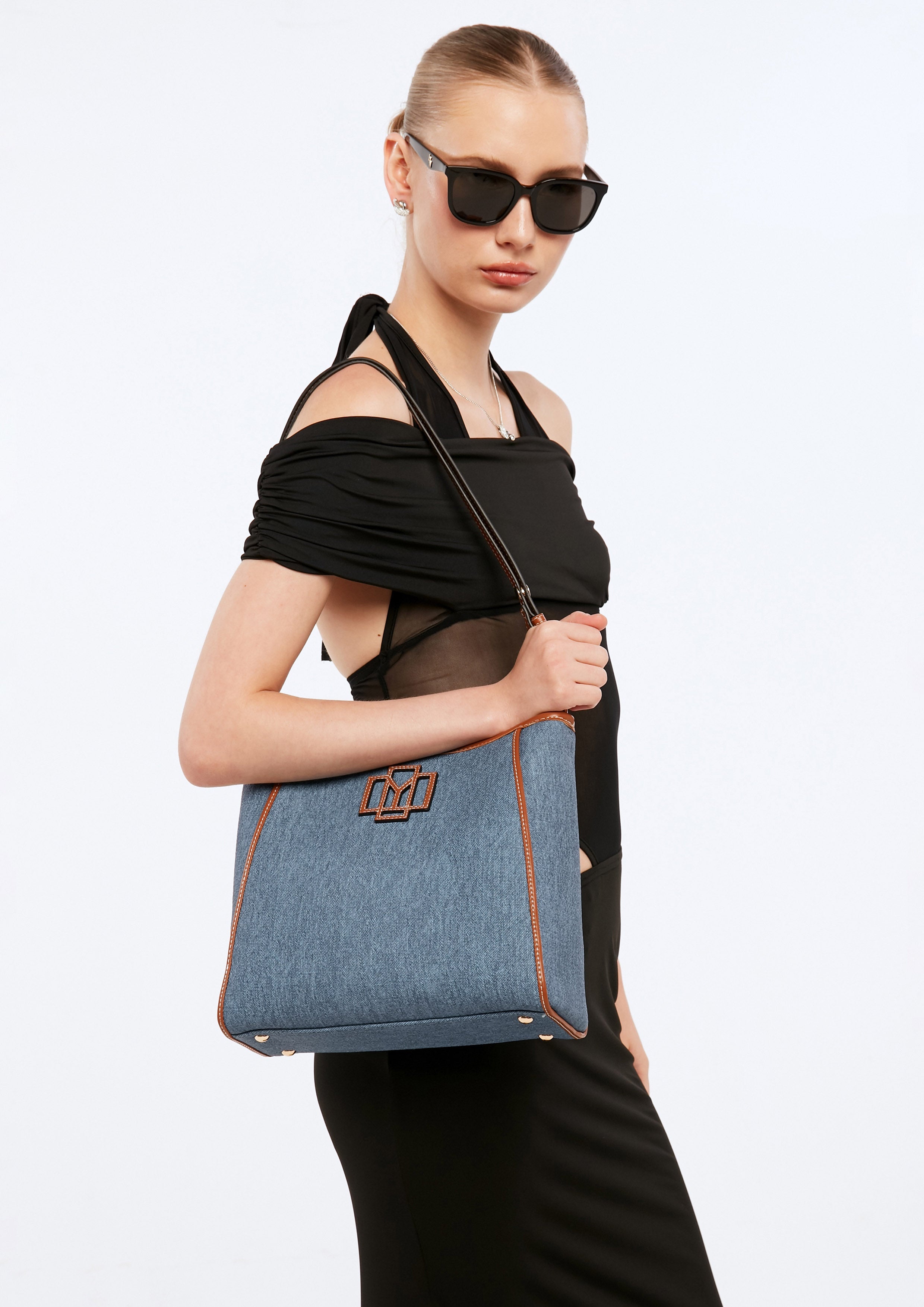 Berlyn L Shoulder Bag - Blue Variation 2