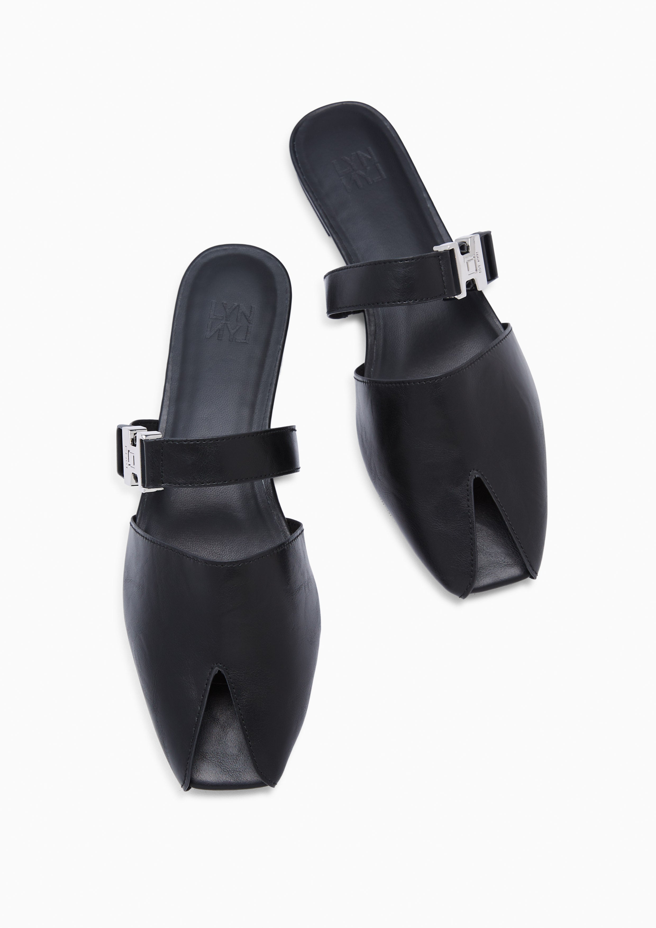 Iumy Flats And Sandals - Black
