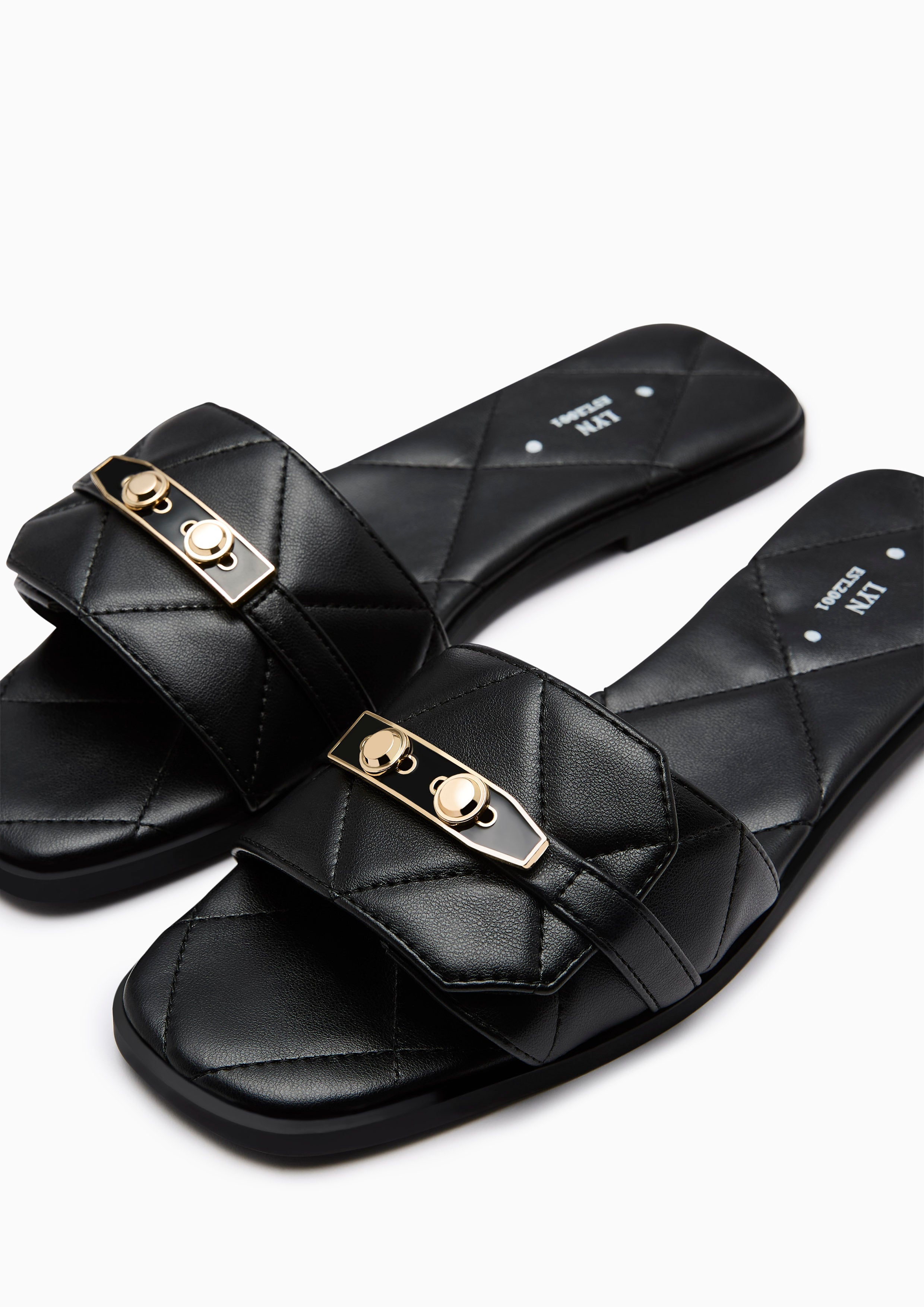 Master Quilt Flats And Sandals - Black