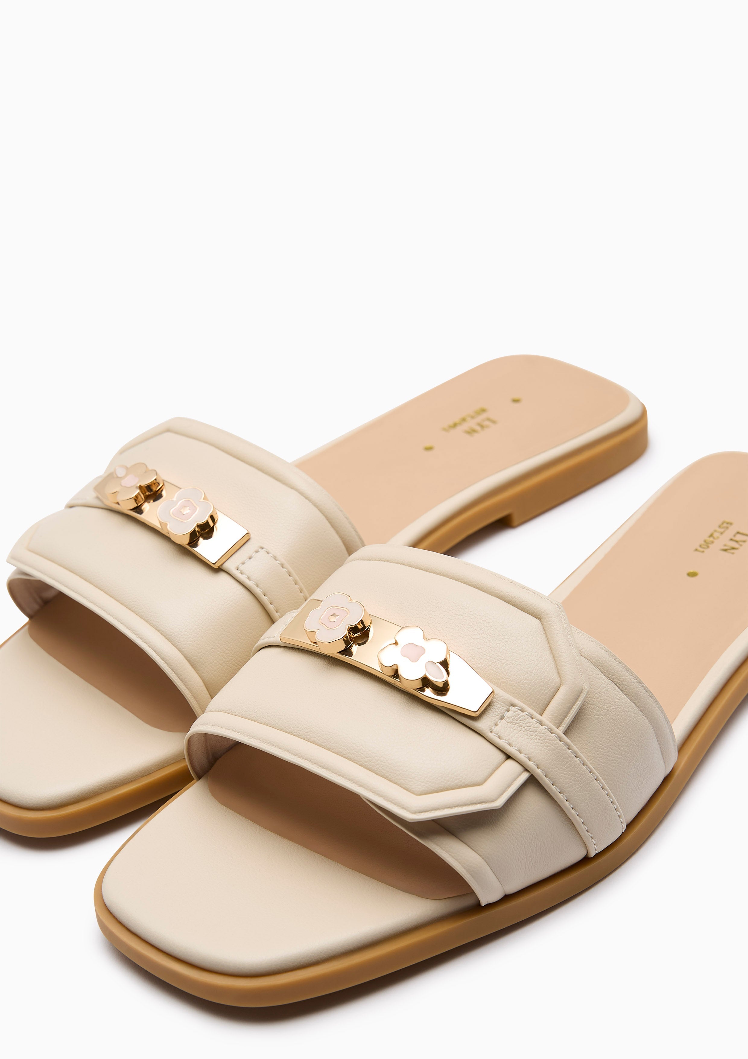 Master Poppy Flats And Sandals - Ivory