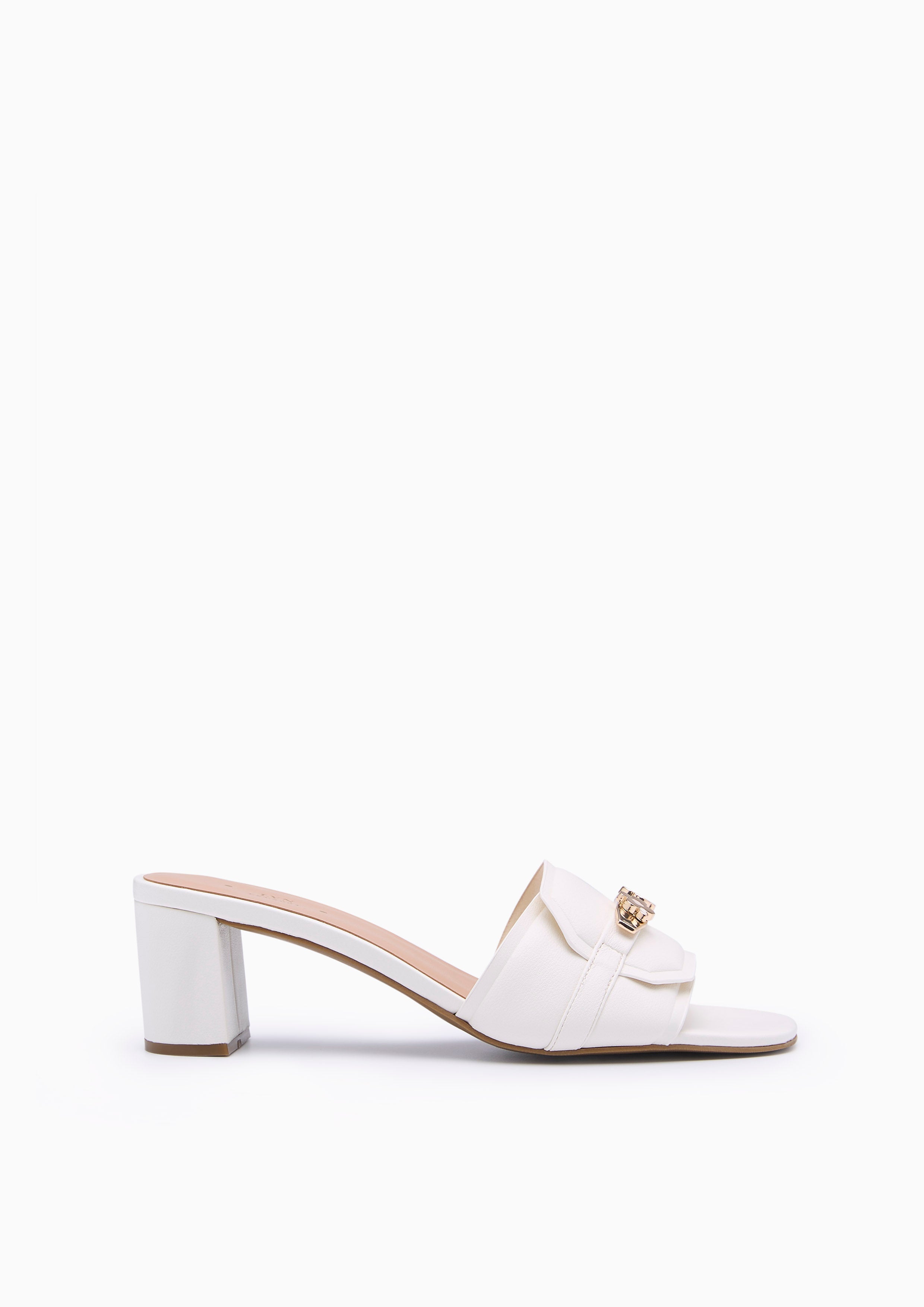 Master Mid Poppy Flats And Sandals - Ivory