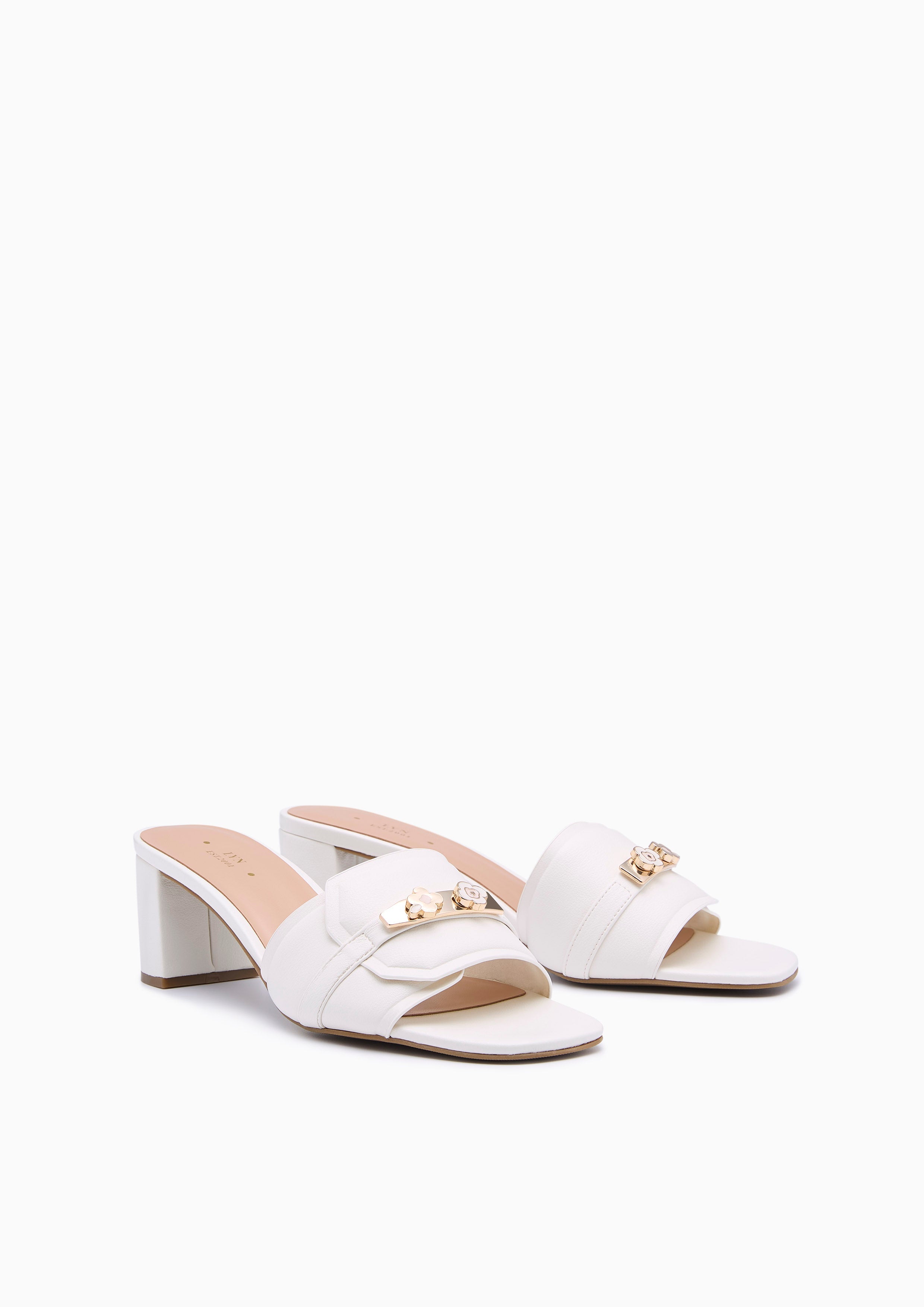 Master Mid Poppy Flats And Sandals - Ivory