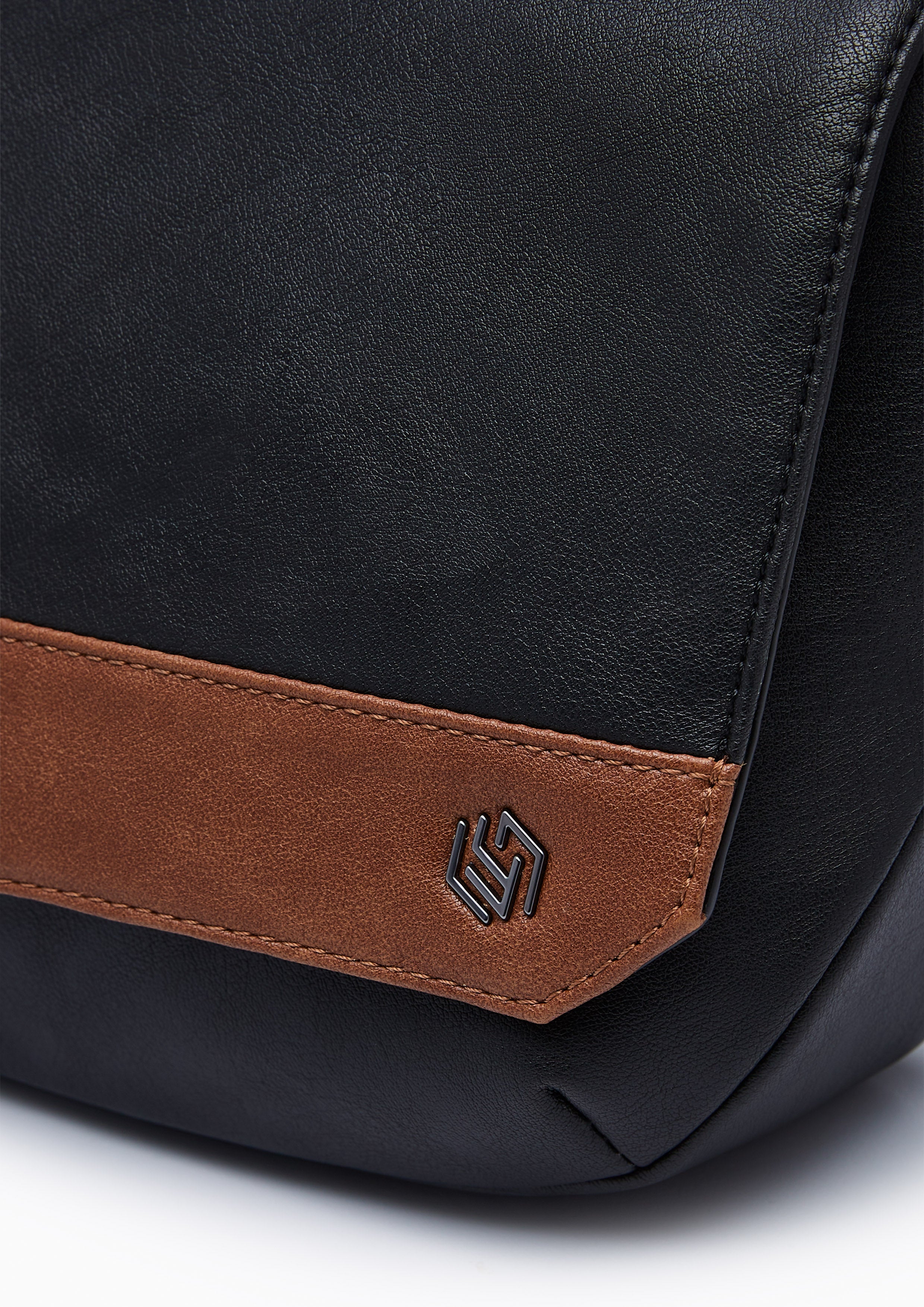 Luke Infinite M Messenger Bag - Black