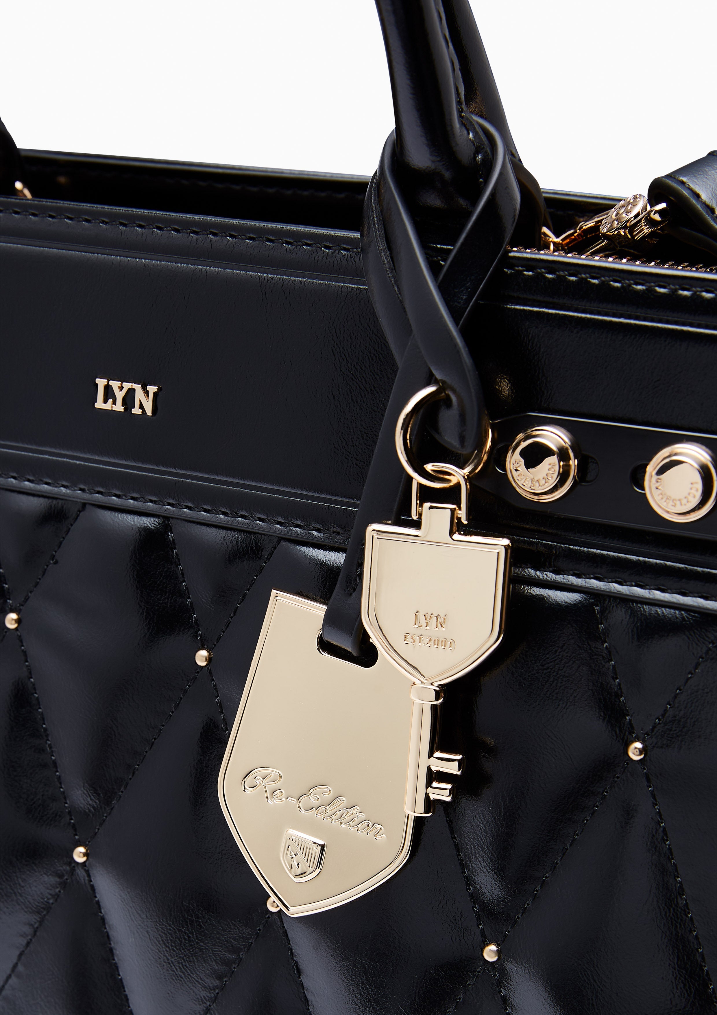Hera Fineness Top Handle M Handbag - Black