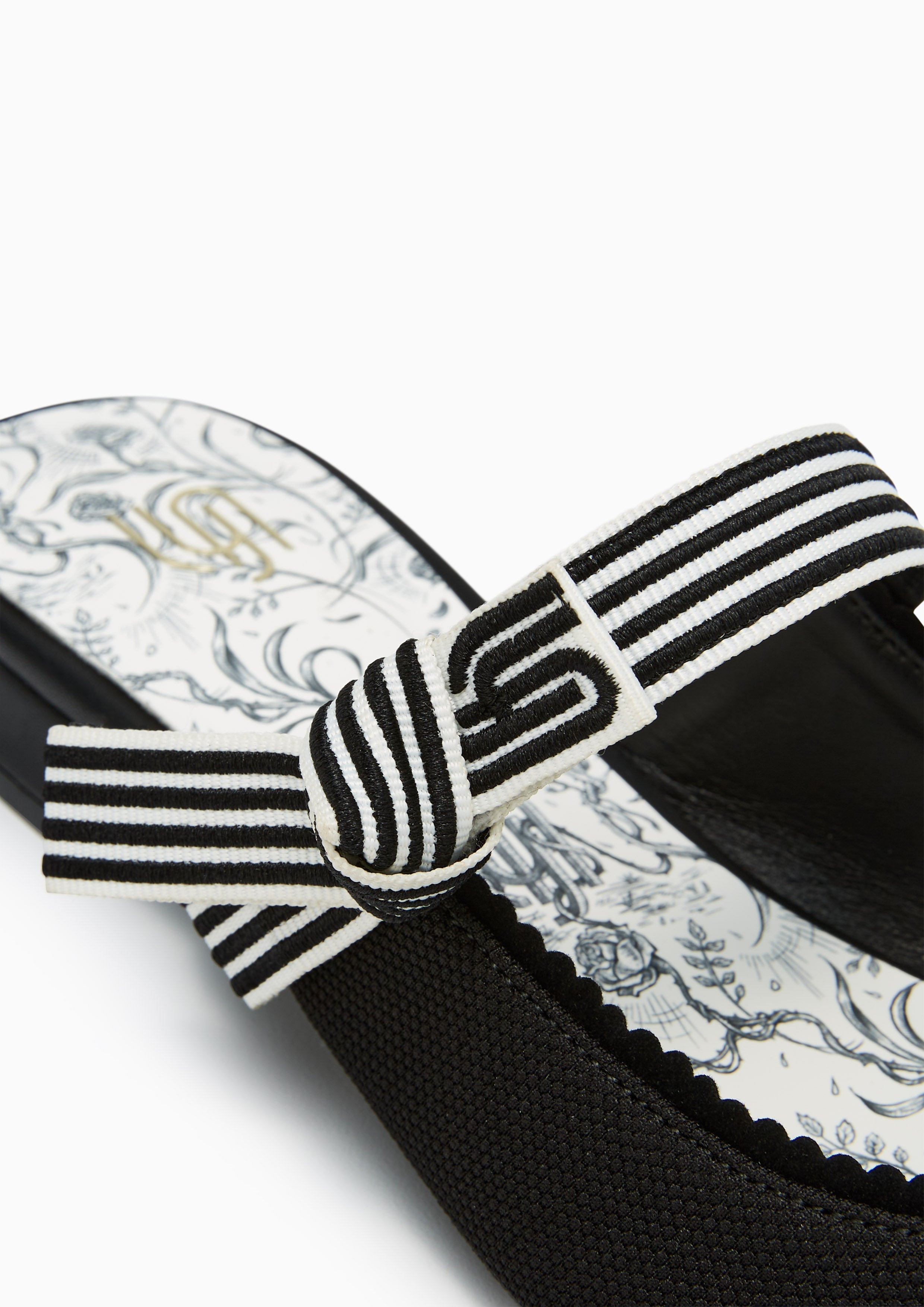 Maiden Pointy Infinite Flats And Sandals - Black