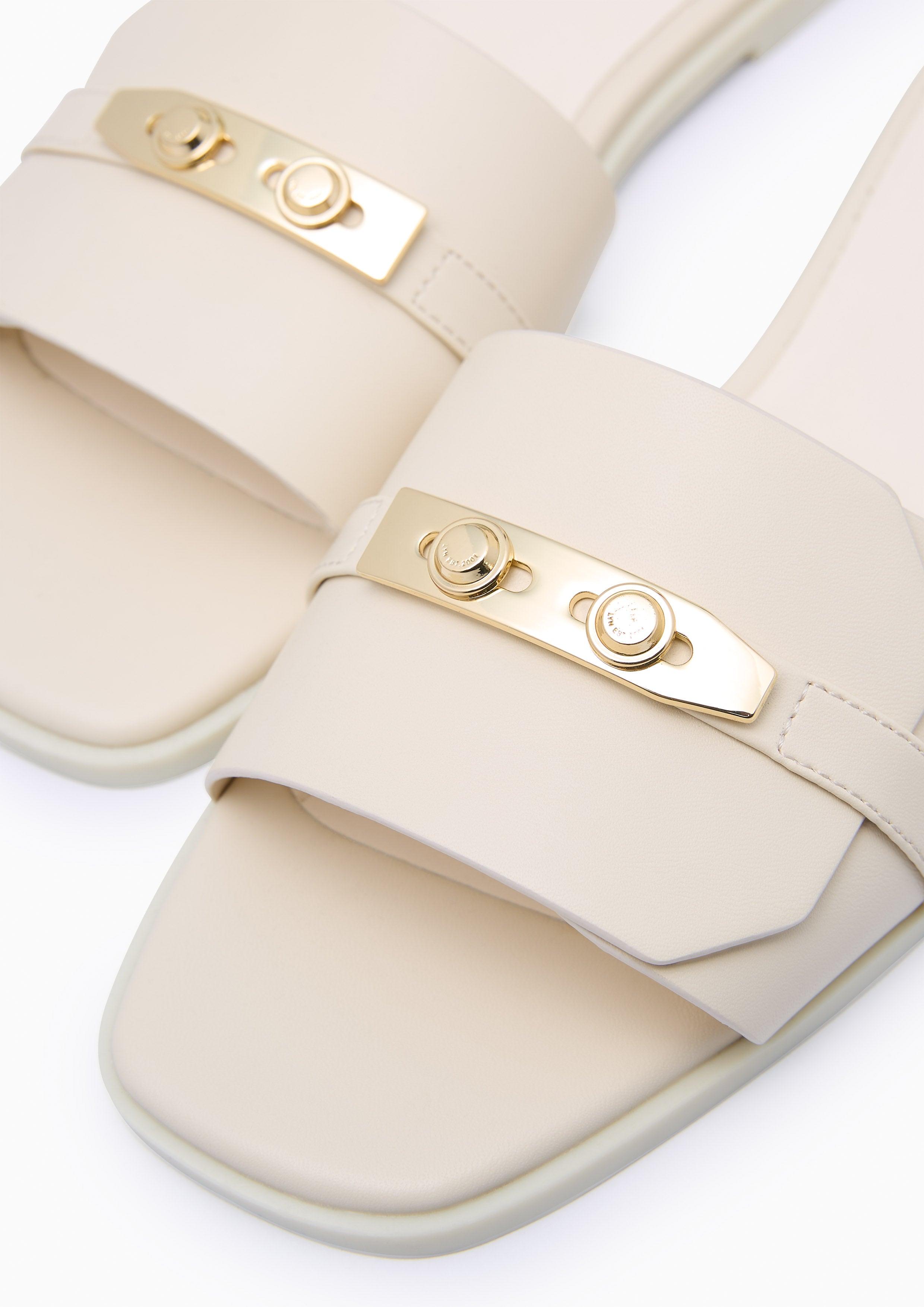 Master Ii Flats And Sandals - Ivory