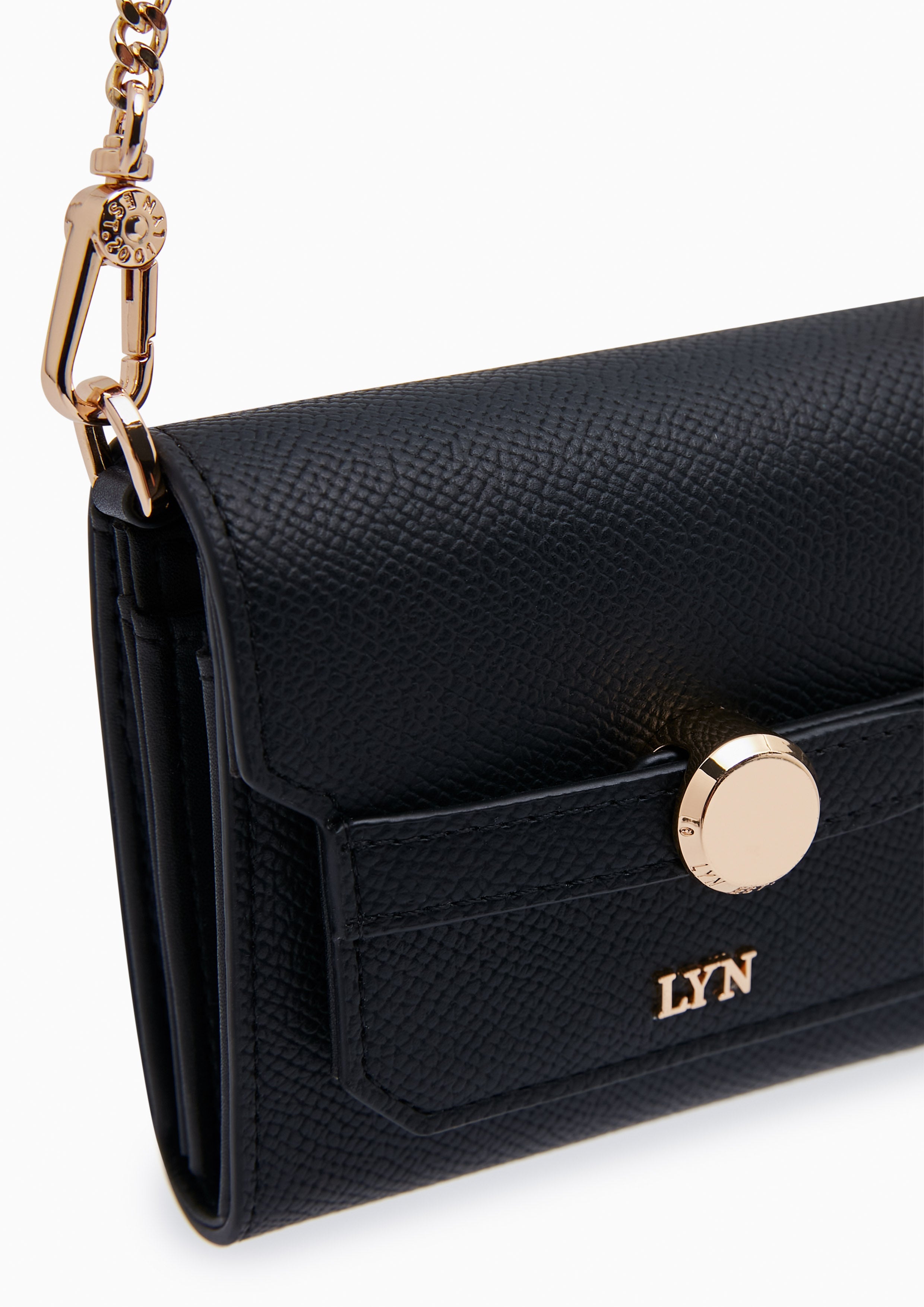 Andera Short  Wallets On Chain - Black