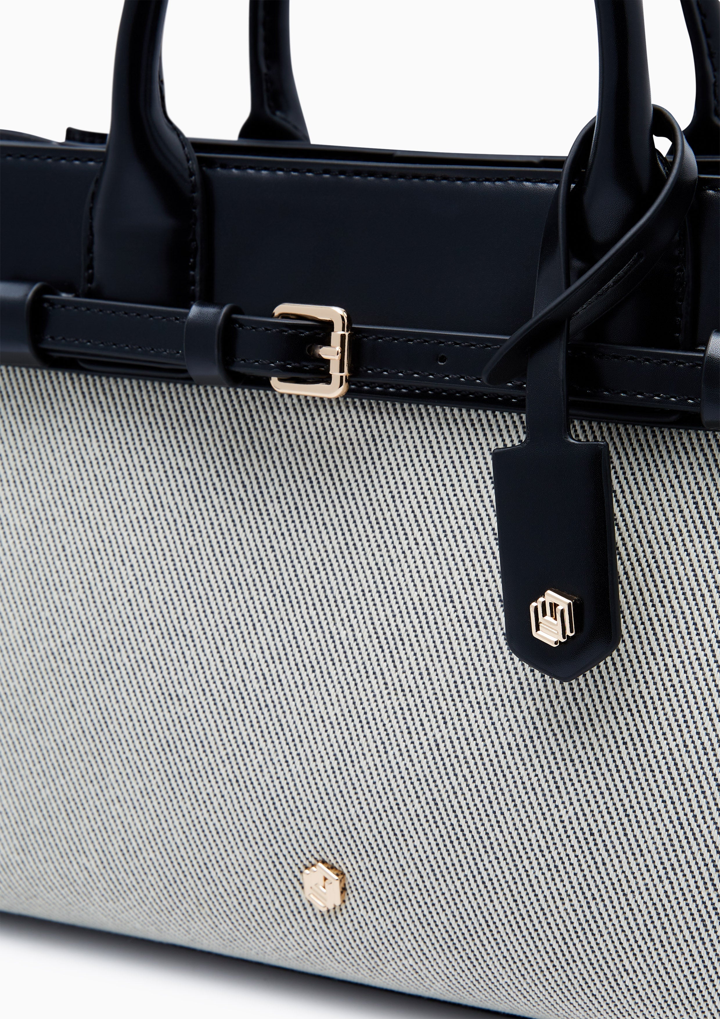 Gem Infinite Top Handle M Handbag - Black