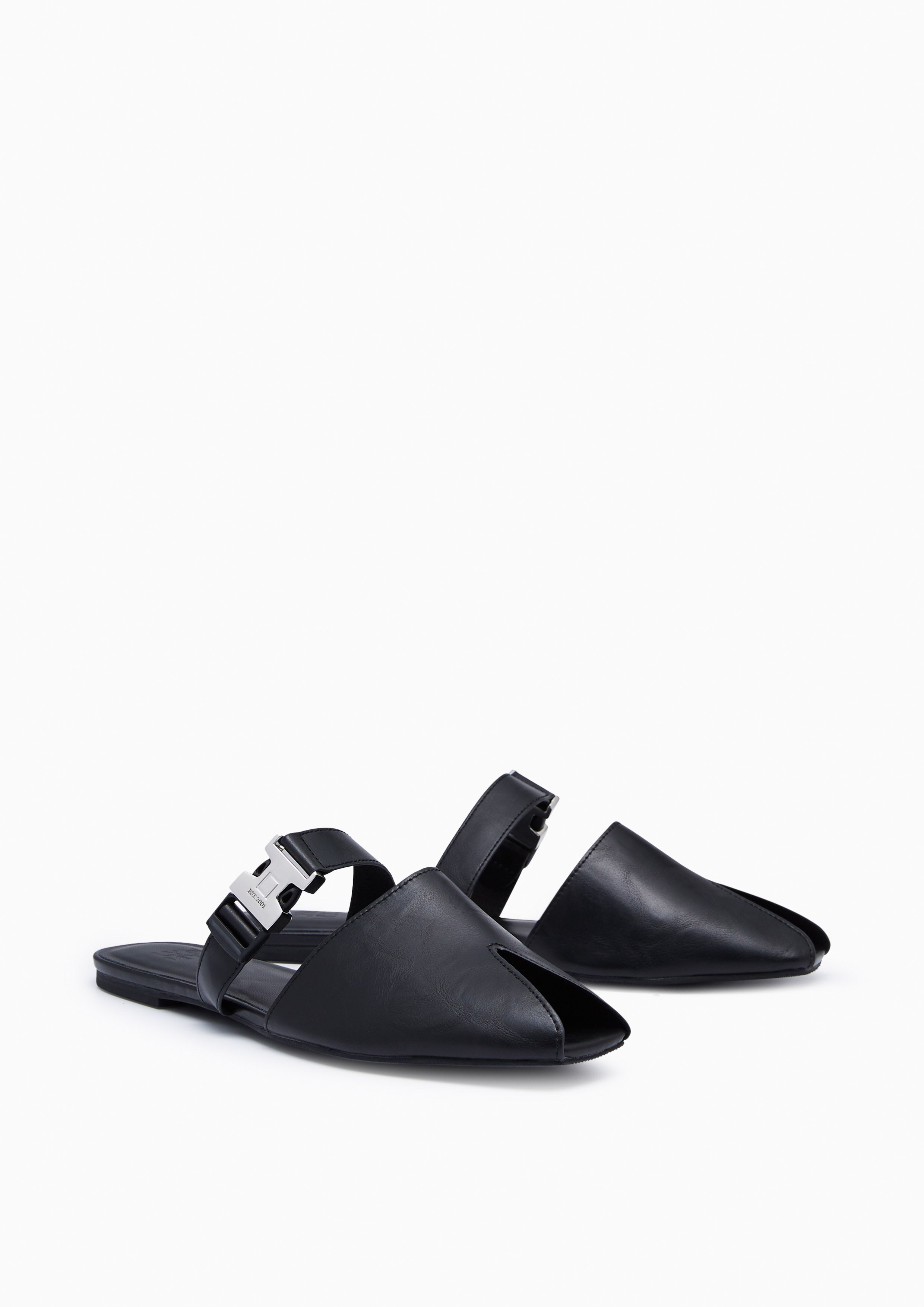 Iumy Flats And Sandals - Black