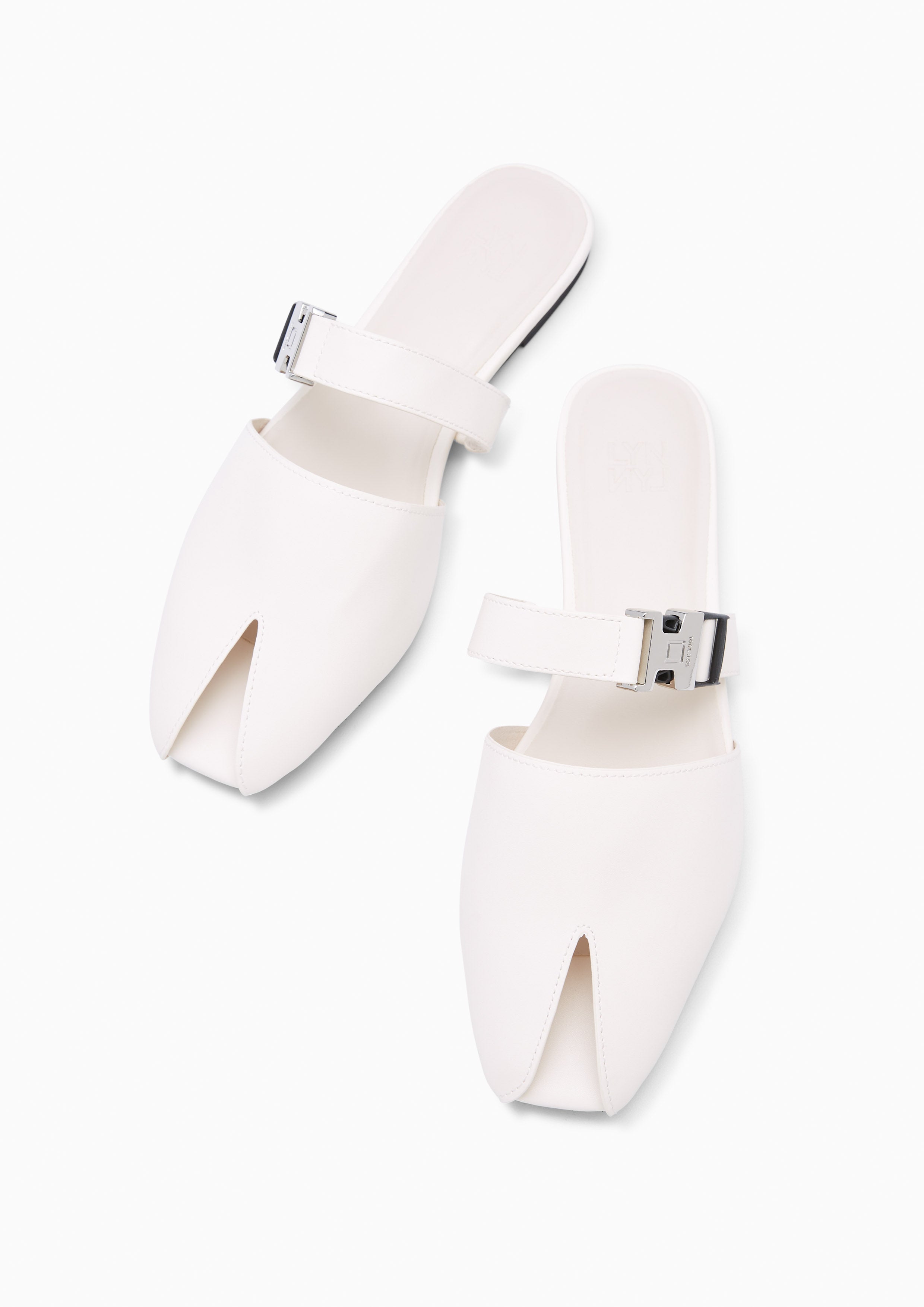 Iumy Flats And Sandals - Ivory