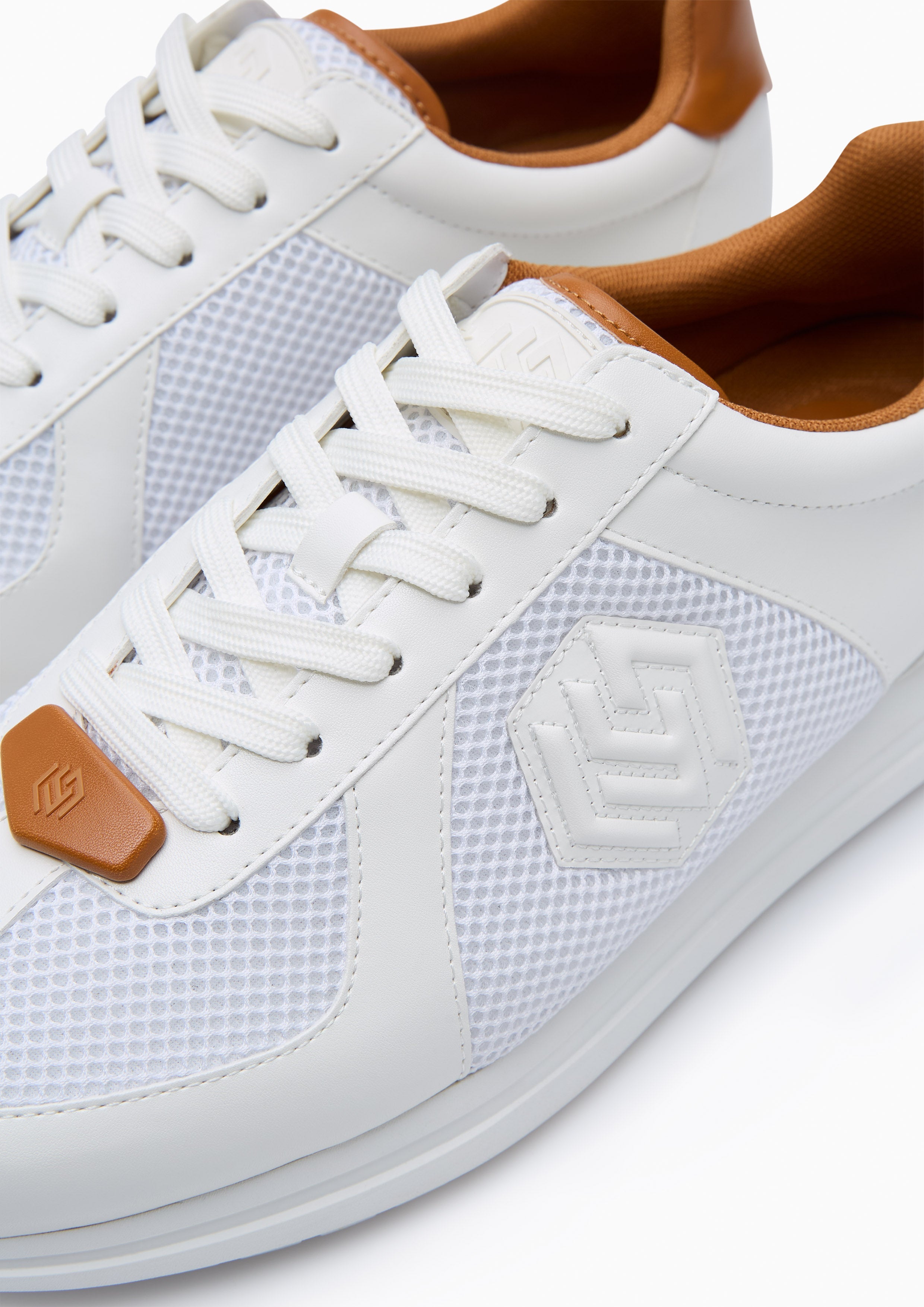 Buddy Infinite Sneakers - White