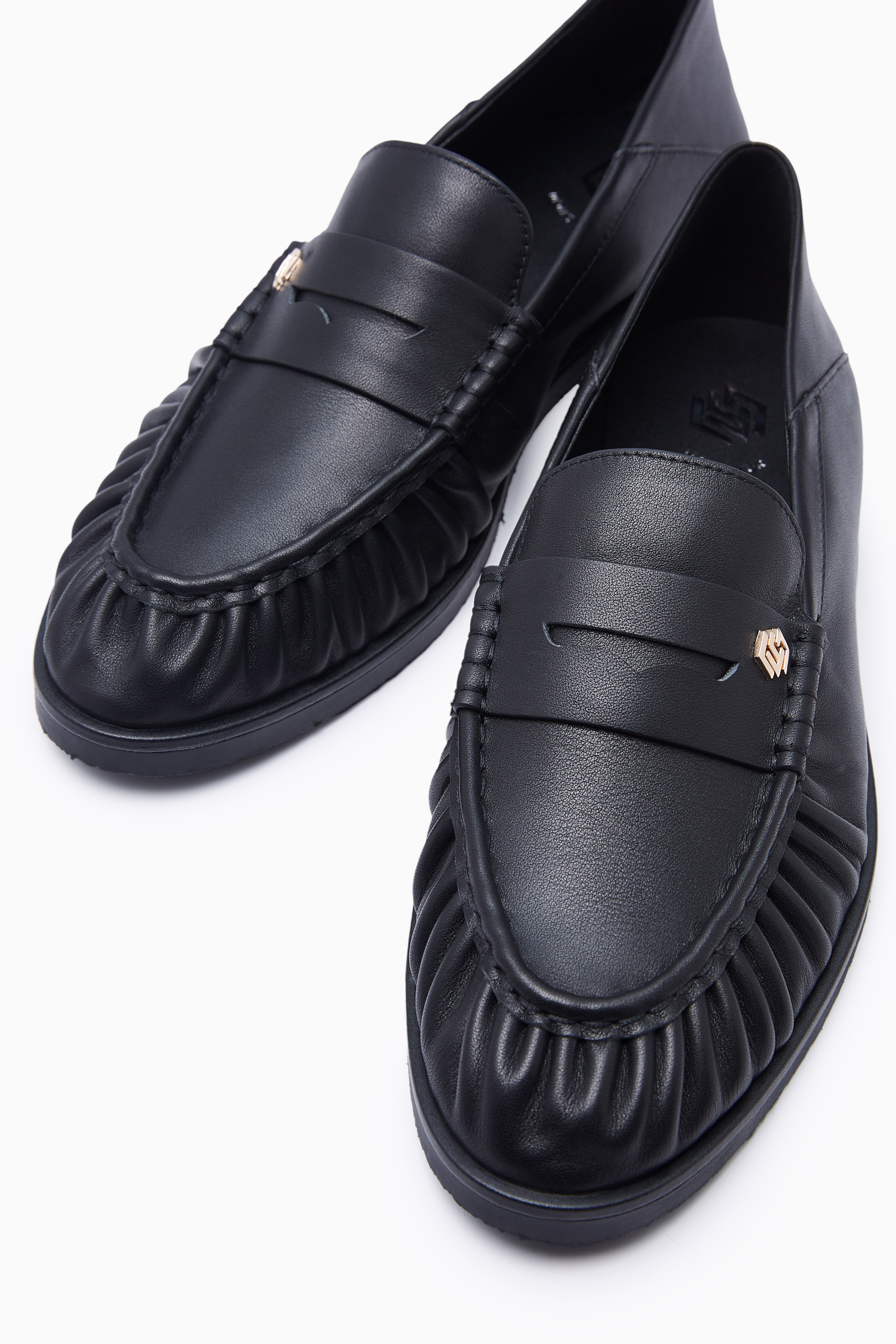 Duke Infinite Flats And Sandals - Black