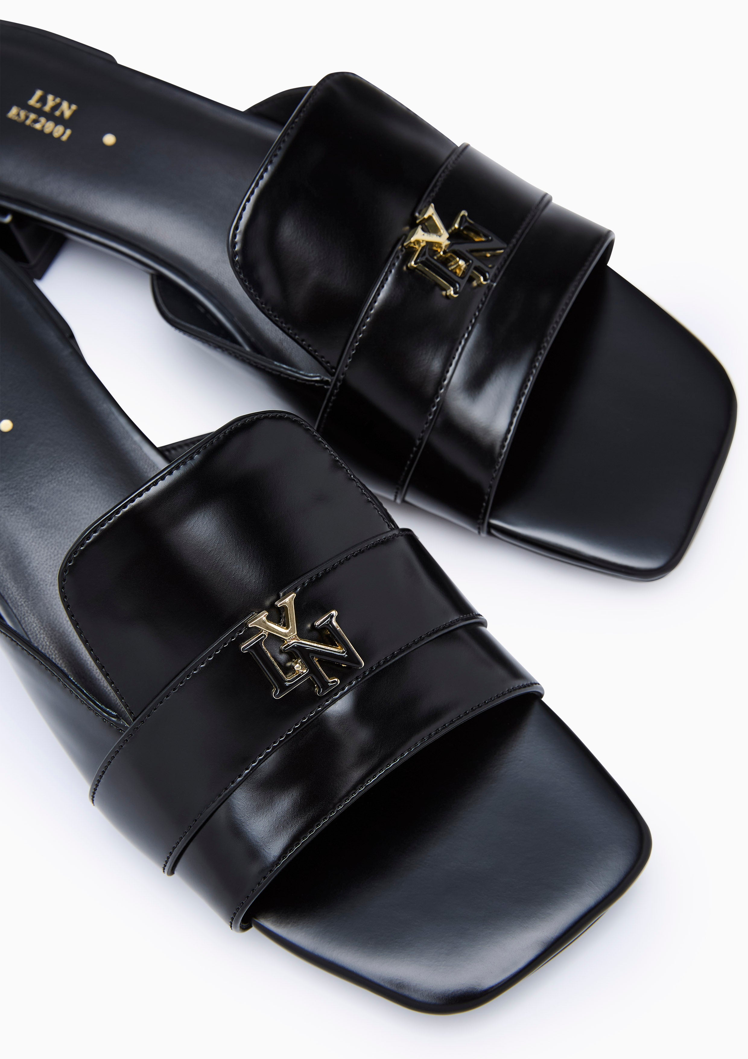 Heidi Sandal Flats And Sandals - Black
