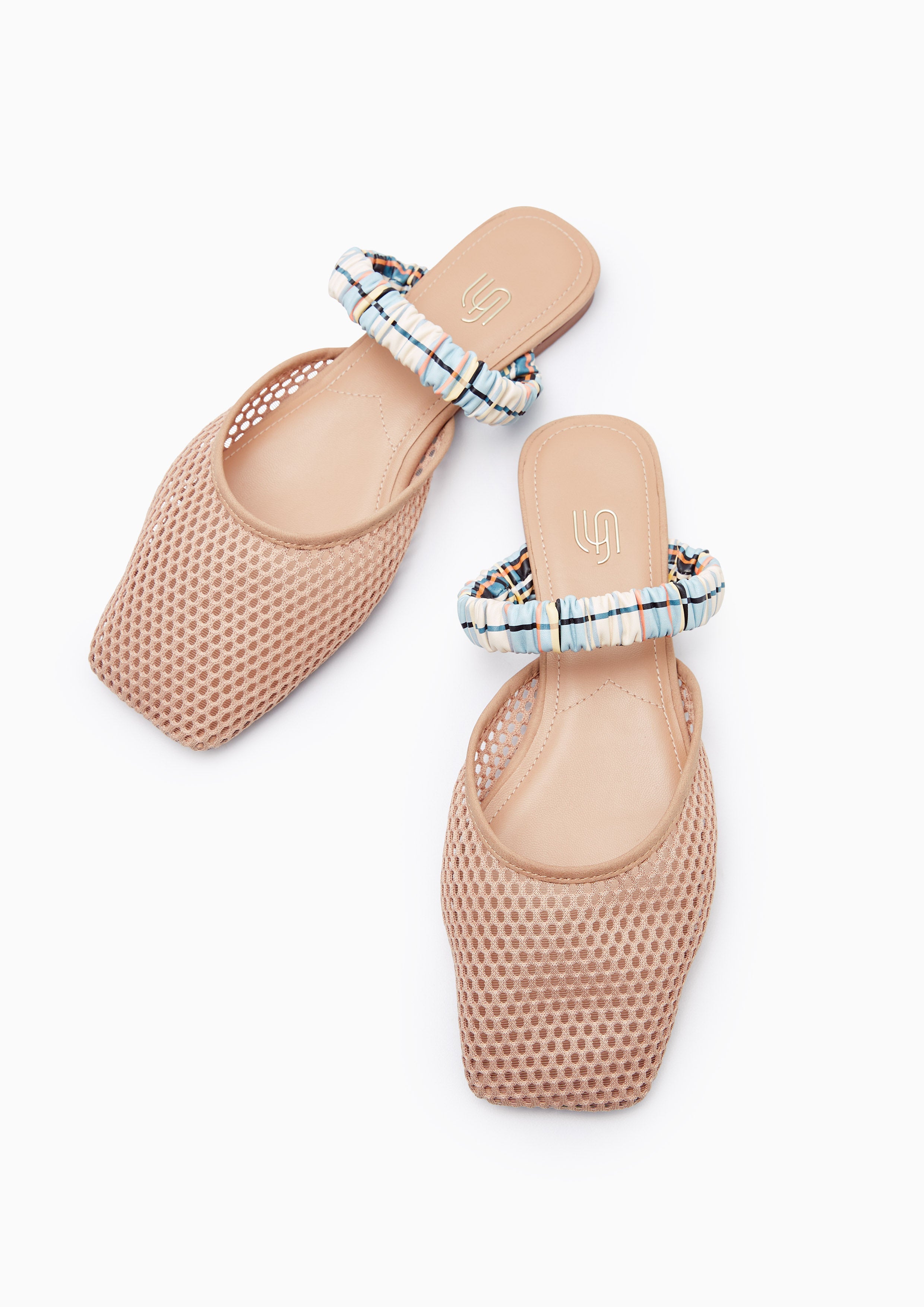 Vela Infinite Flats And Sandals - Beige