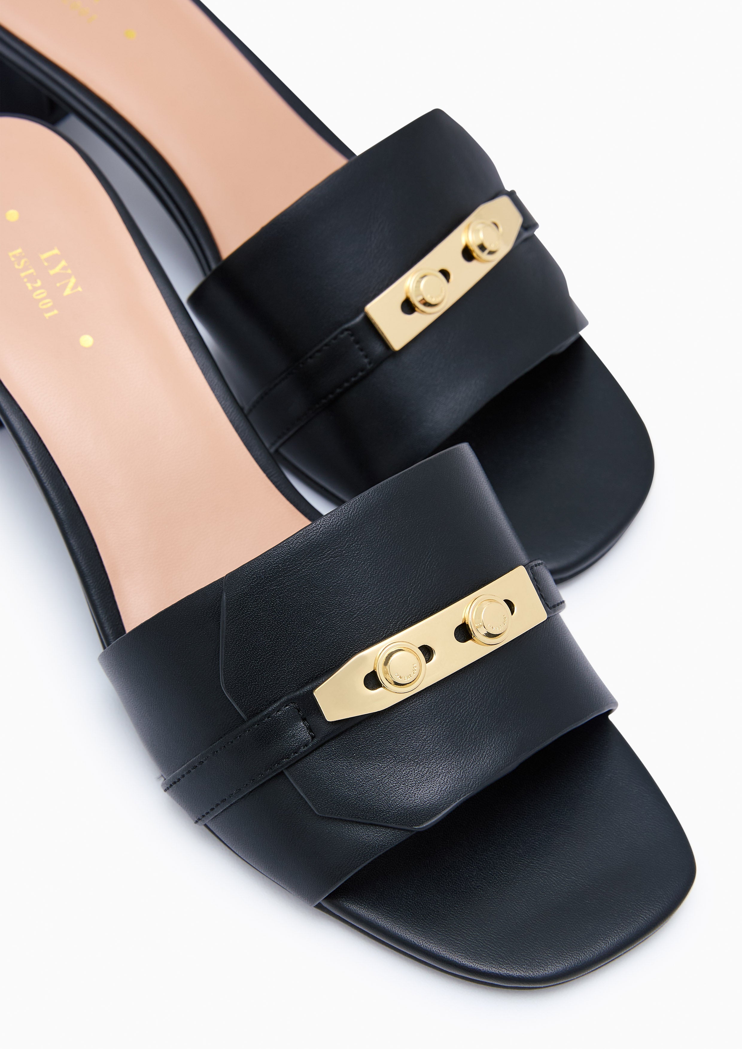 Master Mid Heels - Black