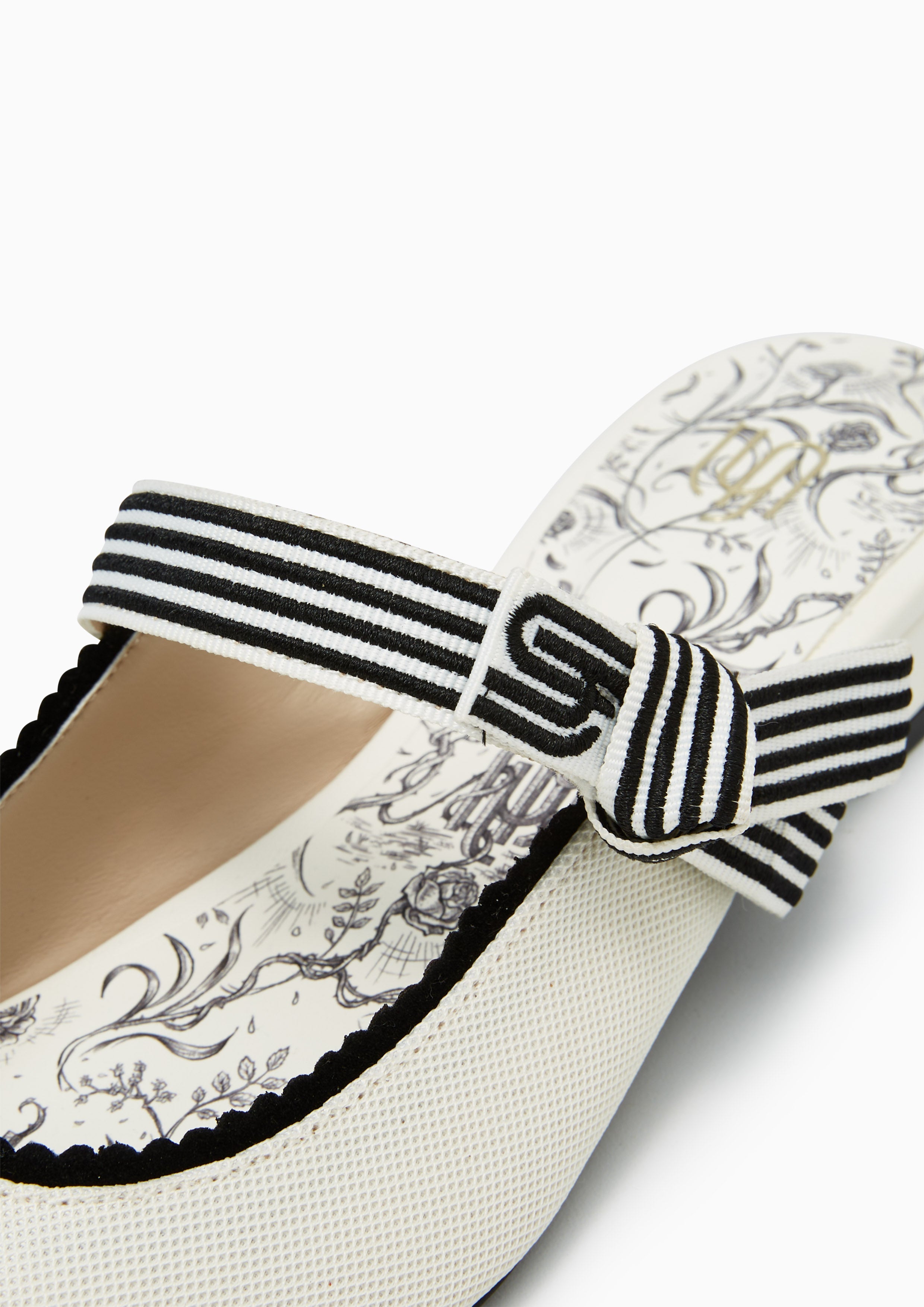 Maiden Pointy Infinite Flats And Sandals - Ivory